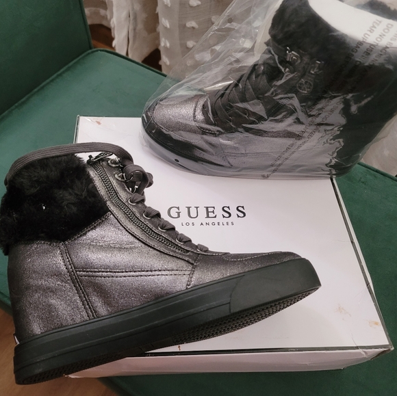 Shoes - Picture 4 of 5